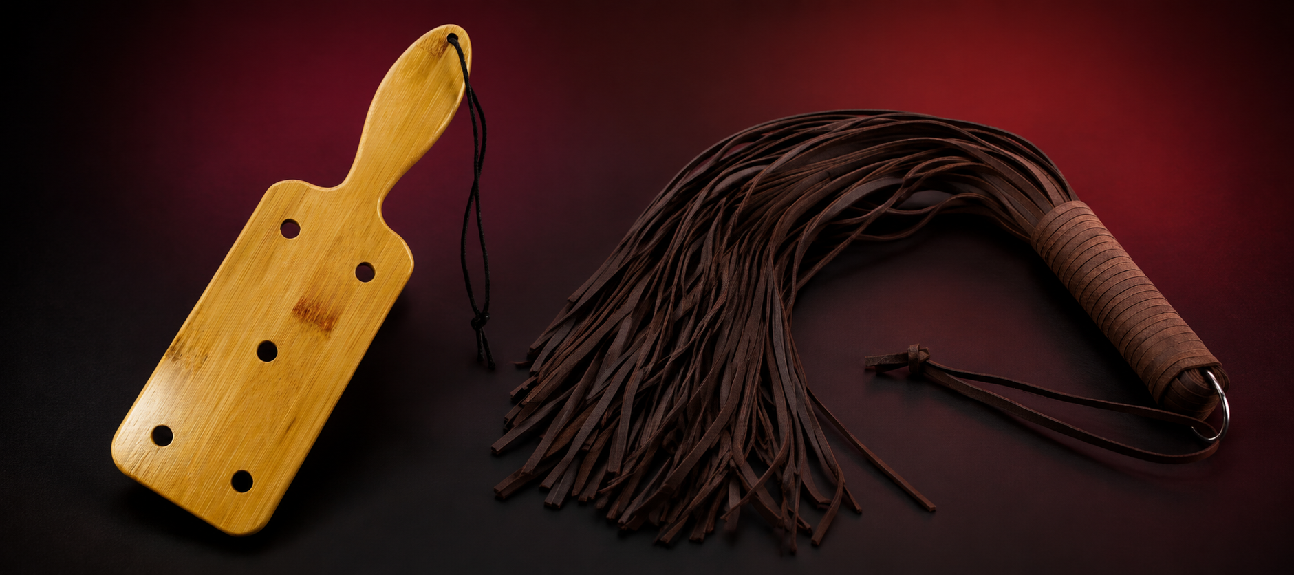 Spanking f�r Anf�nger mit Hand, weichem Flogger und breitem Paddel