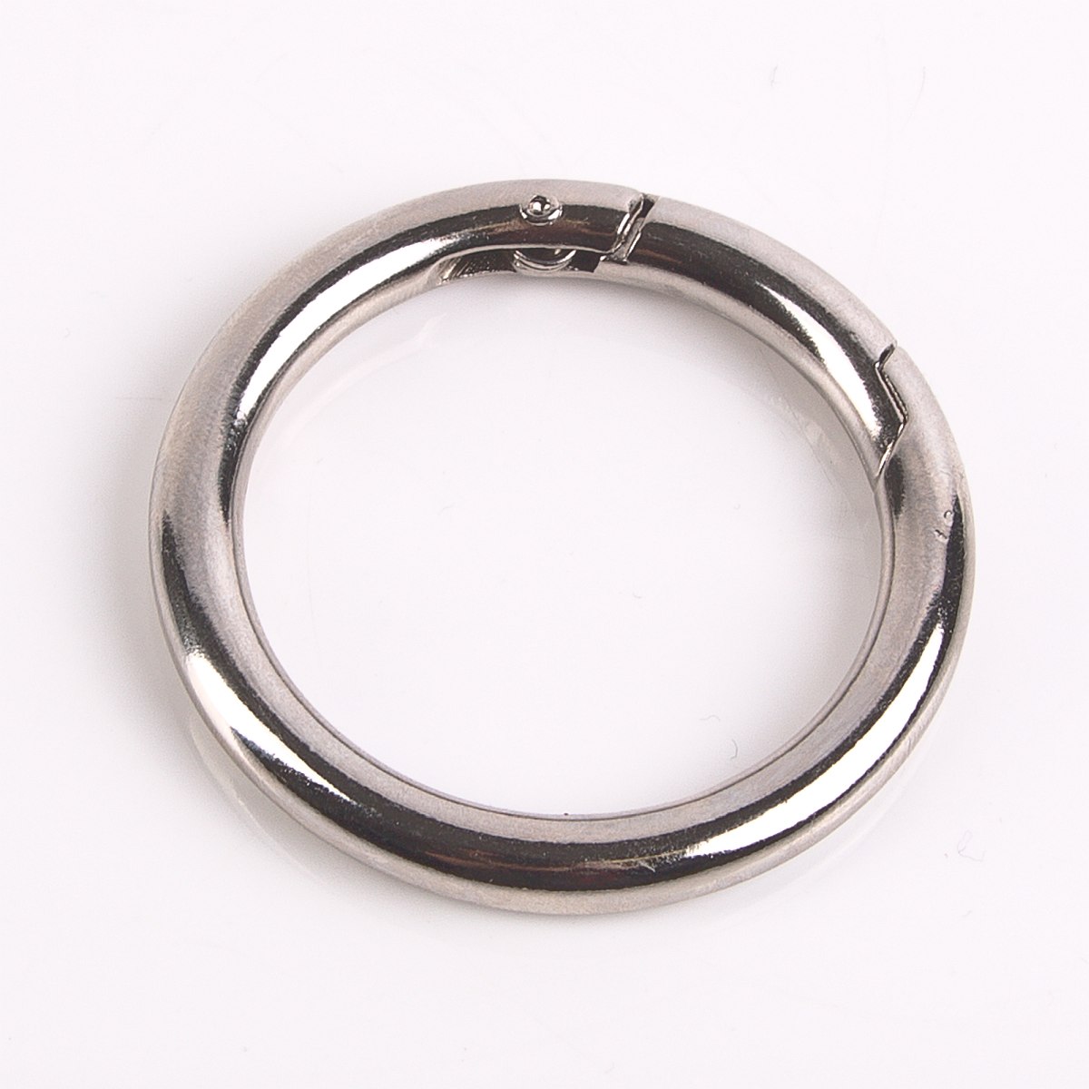Runder Klickring-Karabiner aus Metall
