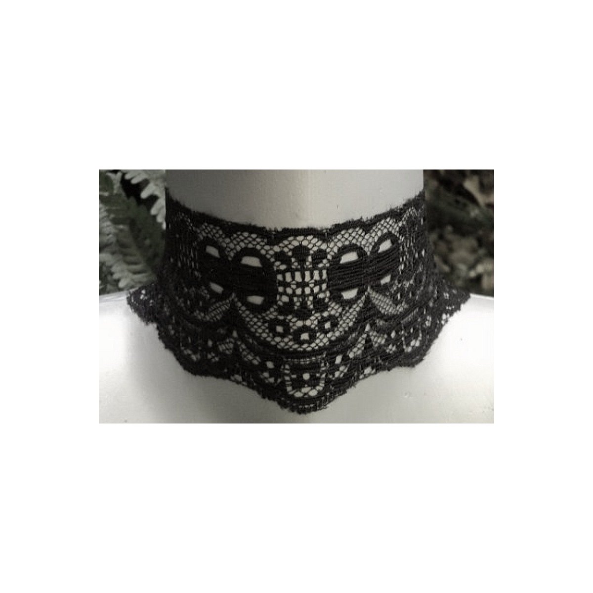 Schwarzes Halsband aus weicher Spitze